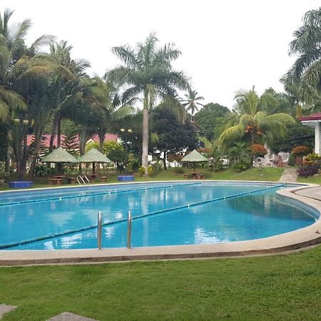 Phil Oasis Hotel & Resort Silang Экстерьер фото