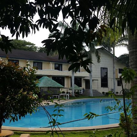 Phil Oasis Hotel & Resort Silang Экстерьер фото