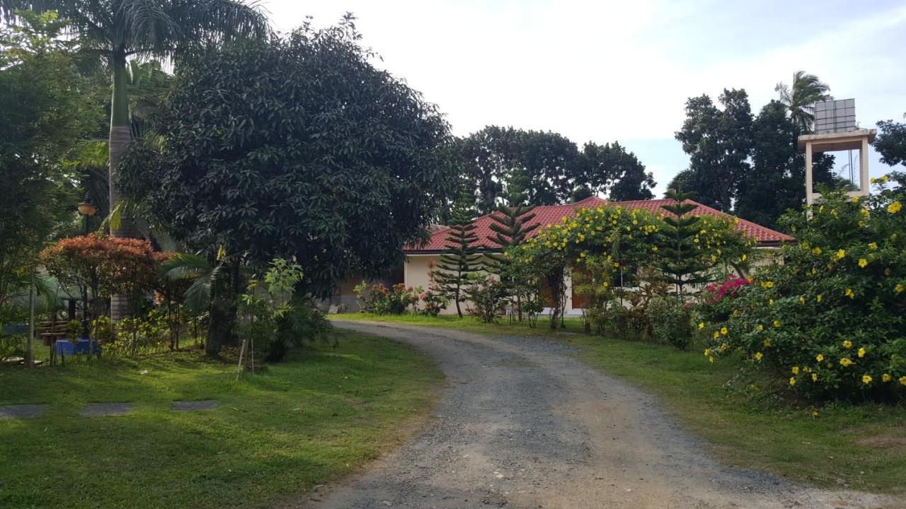Phil Oasis Hotel & Resort Silang Экстерьер фото