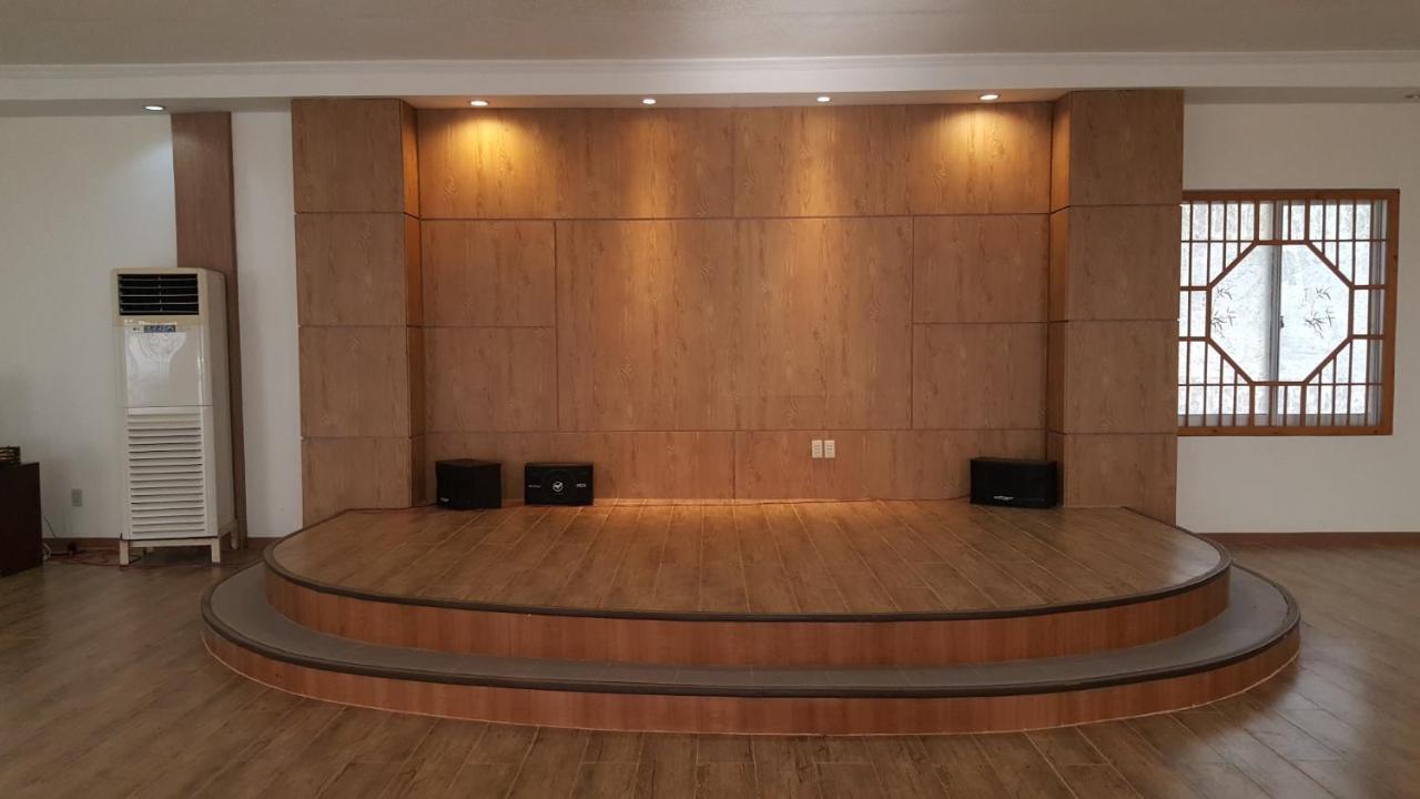Phil Oasis Hotel & Resort Silang Экстерьер фото