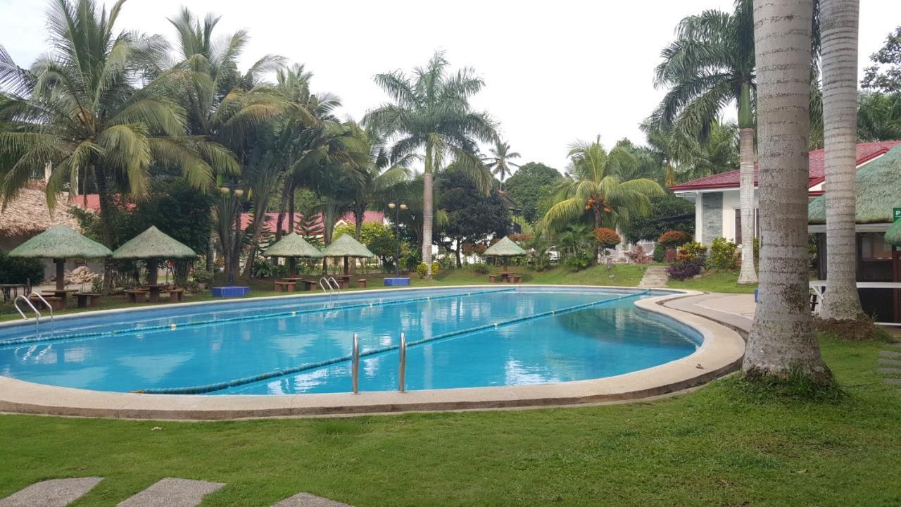 Phil Oasis Hotel & Resort Silang Экстерьер фото