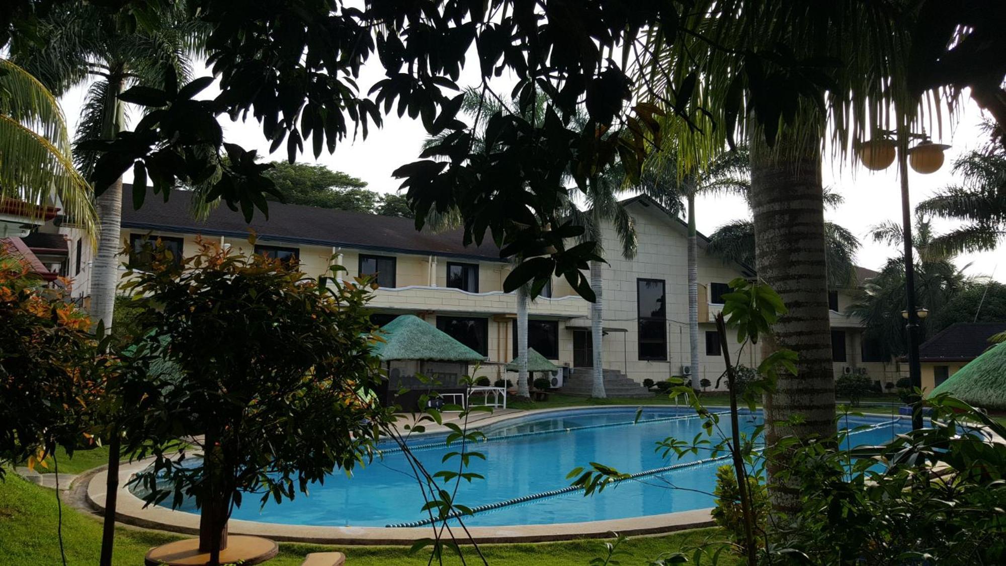 Phil Oasis Hotel & Resort Silang Экстерьер фото