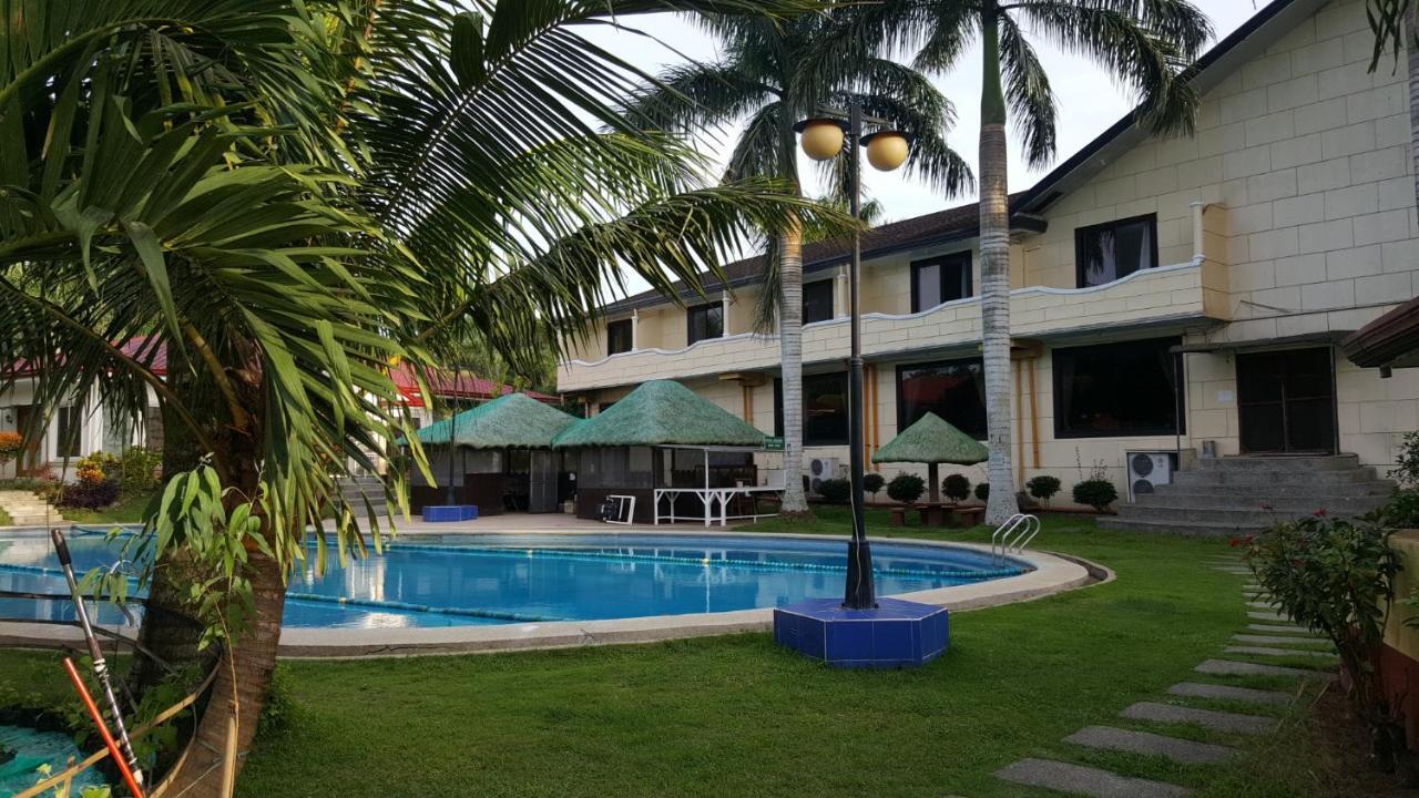 Phil Oasis Hotel & Resort Silang Экстерьер фото