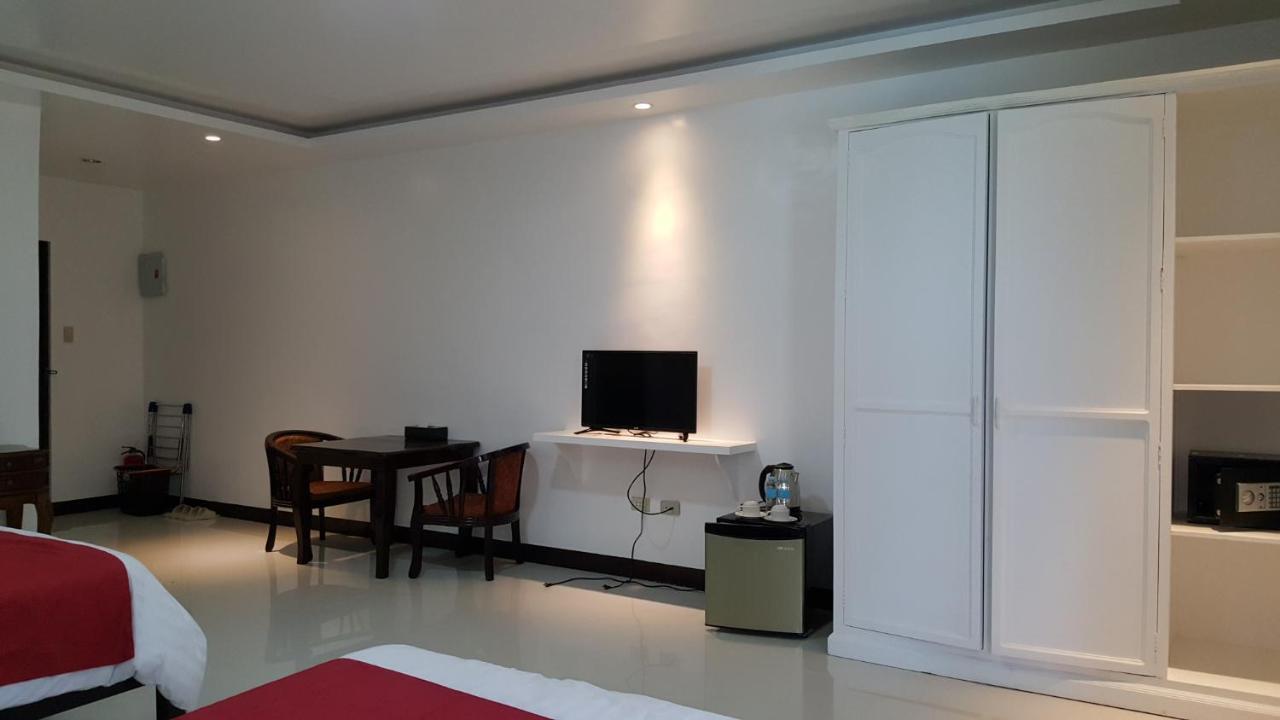 Phil Oasis Hotel & Resort Silang Экстерьер фото