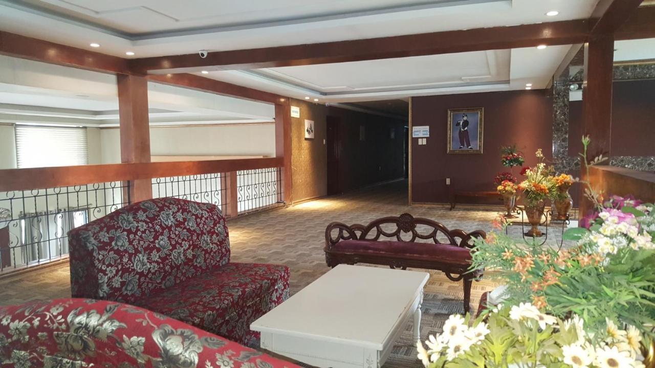 Phil Oasis Hotel & Resort Silang Экстерьер фото