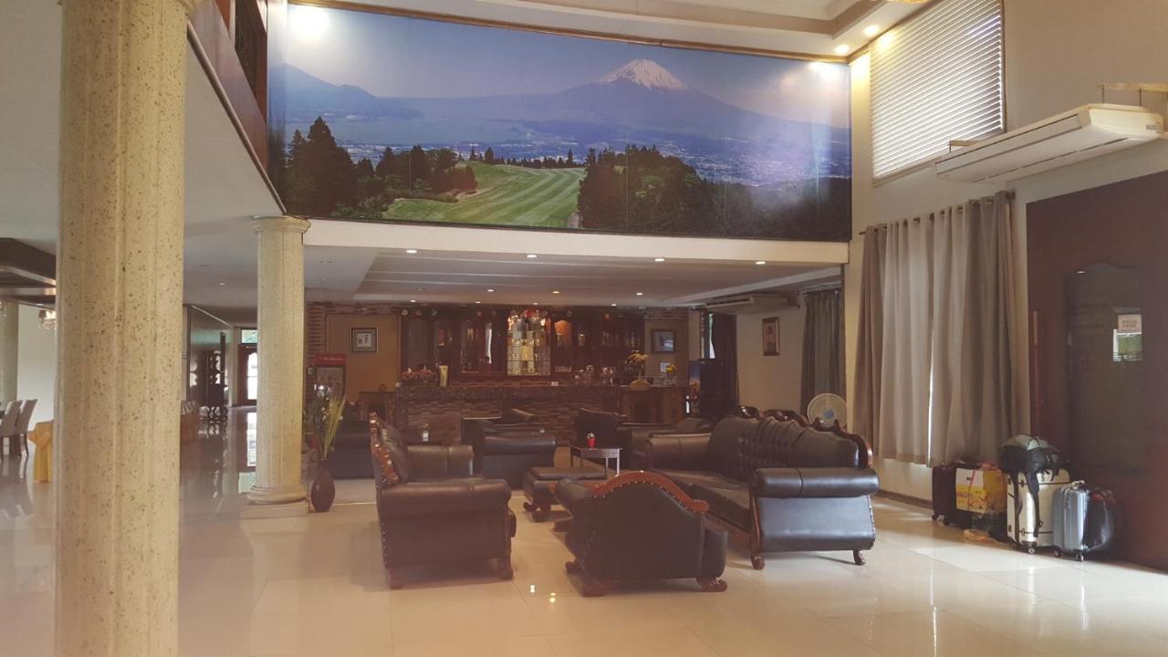 Phil Oasis Hotel & Resort Silang Экстерьер фото