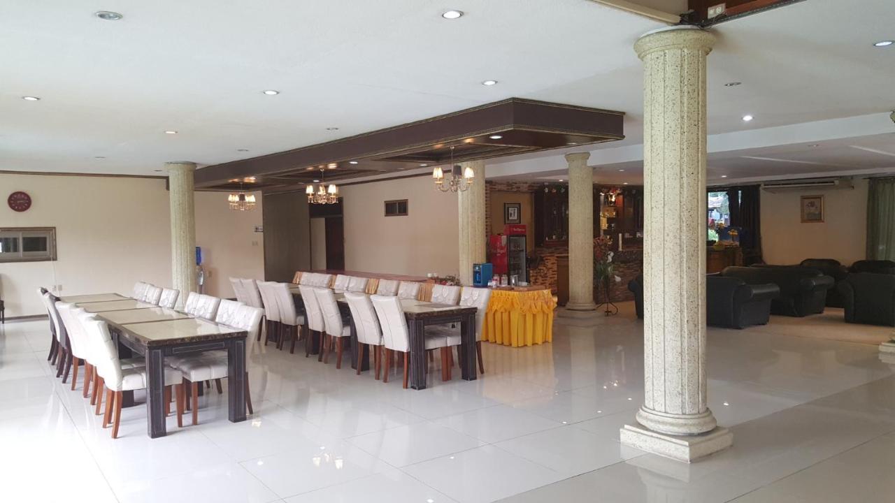 Phil Oasis Hotel & Resort Silang Экстерьер фото
